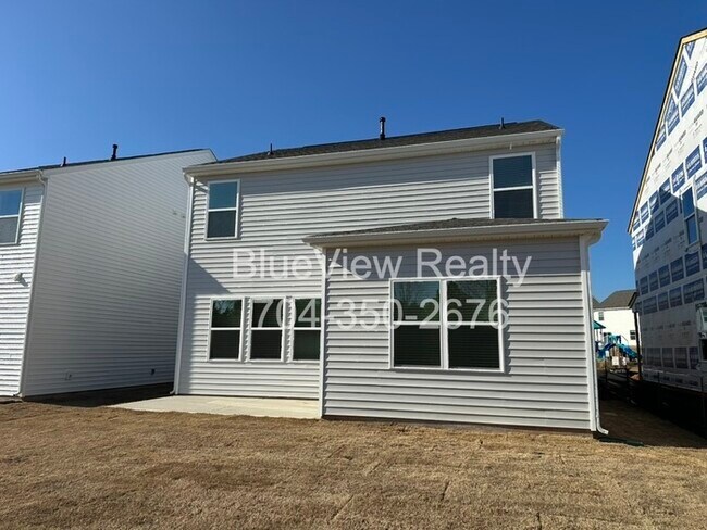 Building Photo - Brand new home 3 bed 2.5 bath 2 car garage in Steele Creek