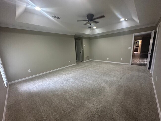 Building Photo - Popular Cathedral Oaks, Elegant Home