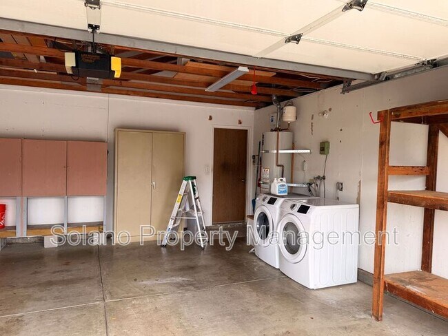 Building Photo - 950 Pembroke Way