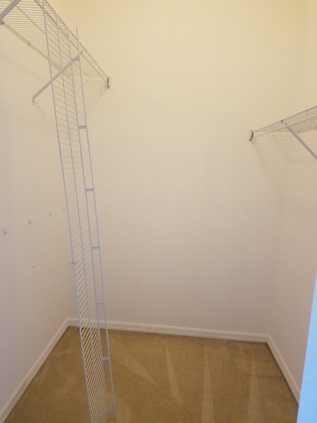Building Photo - Newly carpeted  3 bedroom and 2 bath home ...