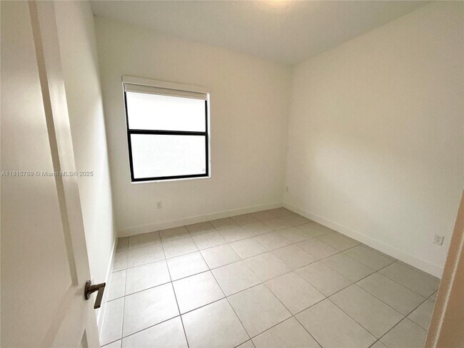 Building Photo - 4506 SW 174th Ave