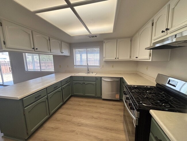 Building Photo - Beautiful House Available Now!!!