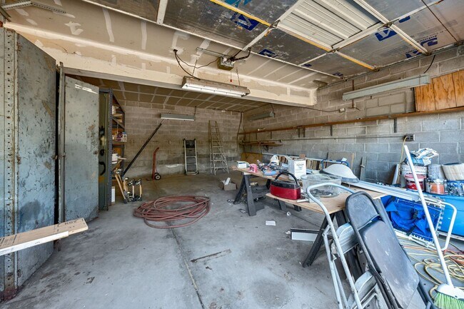 Building Photo - Updated 2 Bedroom Home on 20 Acres in Shin...