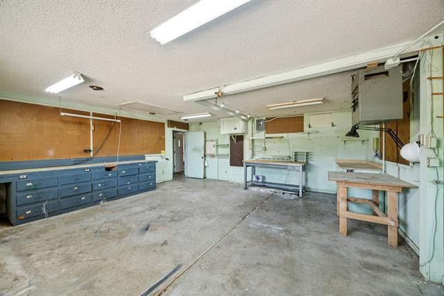 Building Photo - 7641 Dentcrest Dr