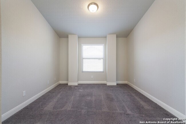 Building Photo - Modern 3-Bedroom Home Near Alamo Ranch wit...