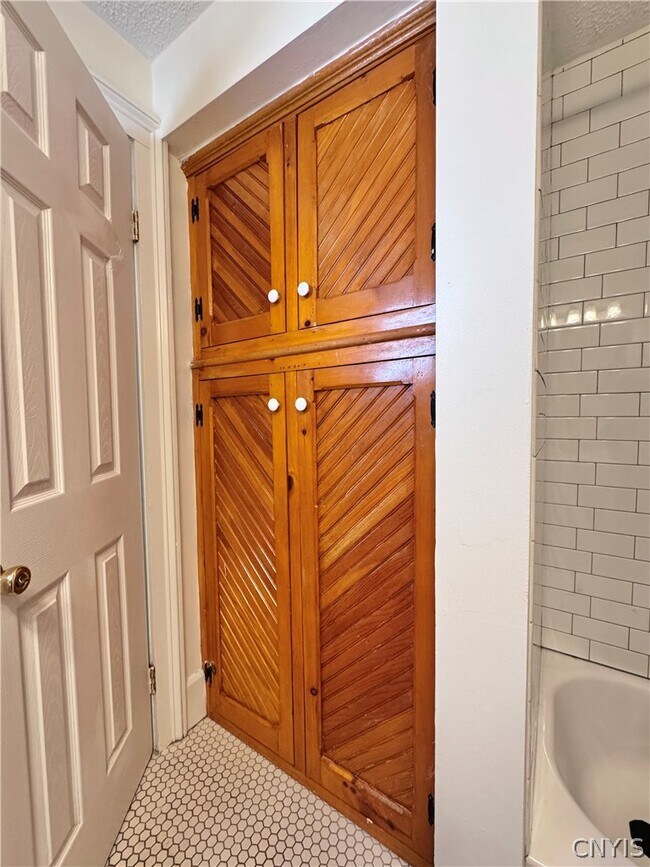 Building Photo - 314 Hawley Ave