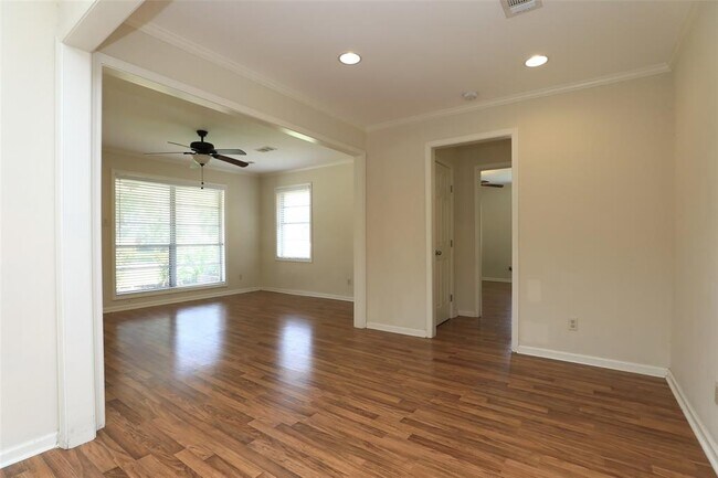 Building Photo - 10306 Oboe Dr