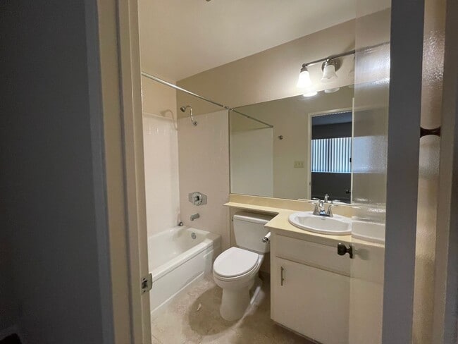 Building Photo - 2 Bed - 2.5 Bath - Condo - Ocean View - St...