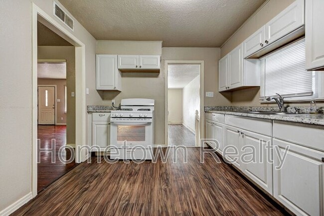 Building Photo - 3513 Springlake Dr