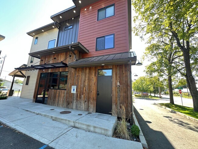 Building Photo - 1502 N 3rd St