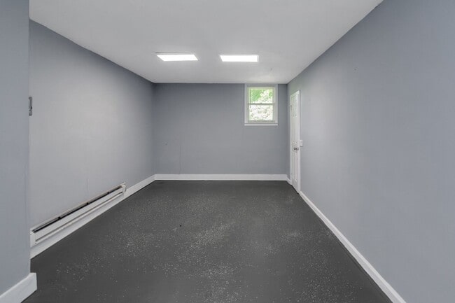 Building Photo - Spacious 4 Bed 3 Bath SFH!