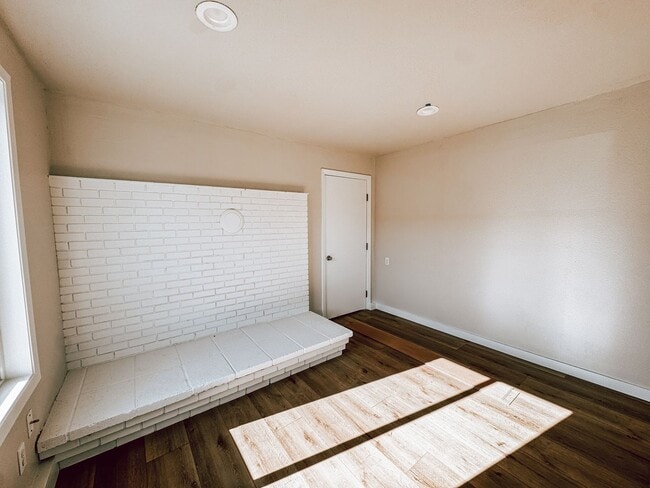 Building Photo - Newer Remodeled 2 Bed, 1.5 Bath – Private & Tucked Away Gem