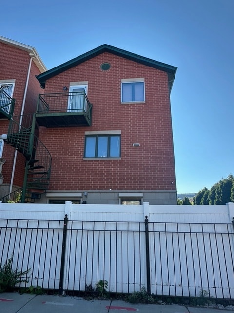 Exterior - 1901 S Louie Pkwy