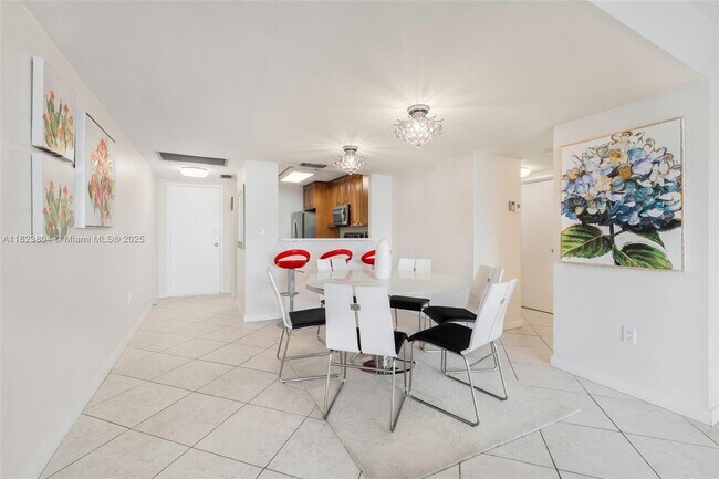 Building Photo - 3375 N Country Club Dr