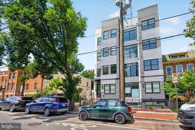 Building Photo - 927 Kennedy St NW