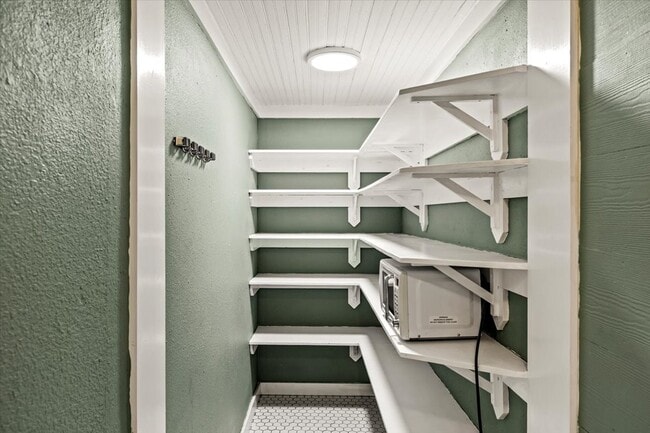 Building Photo - 5522 Avenue O 1/2