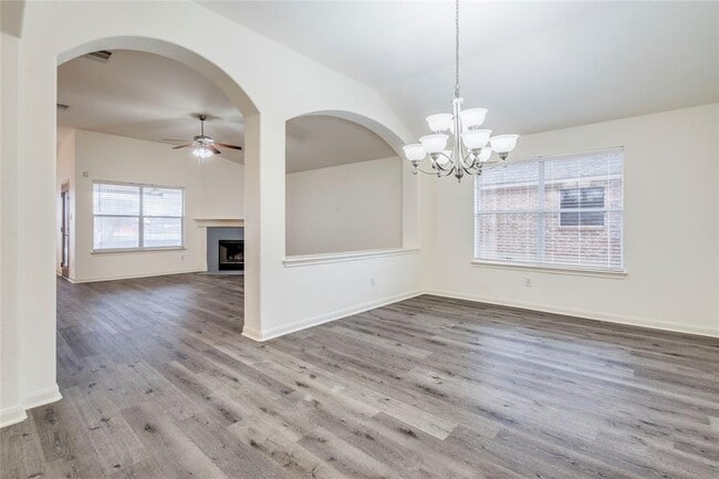 Building Photo - 740 Dark Horse Ln