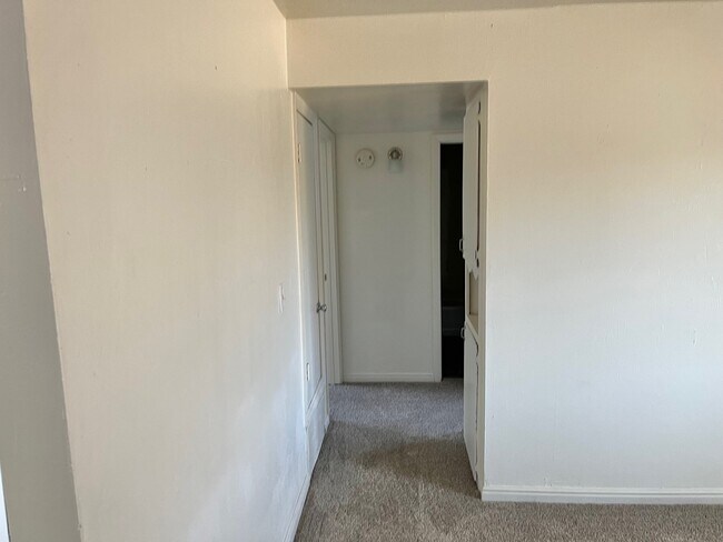 Building Photo - 610 S 200 E