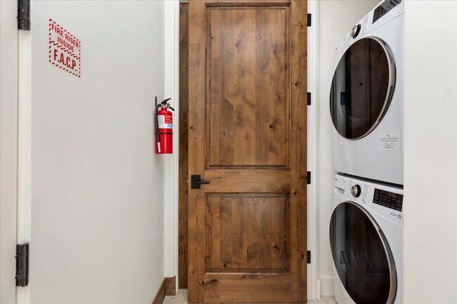 Building Photo - 51120 Avenida Navarro