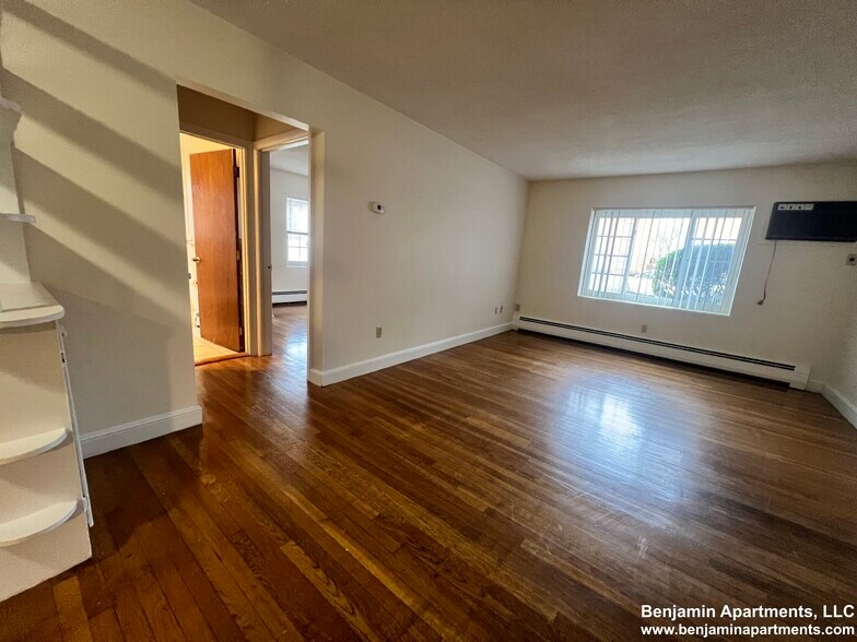 Building Photo - 11 Brattle Dr