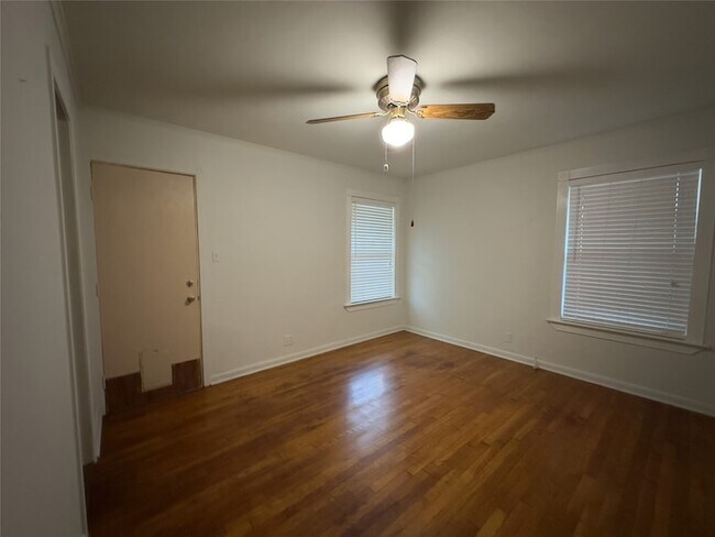 Building Photo - 2614 W Newton Cir