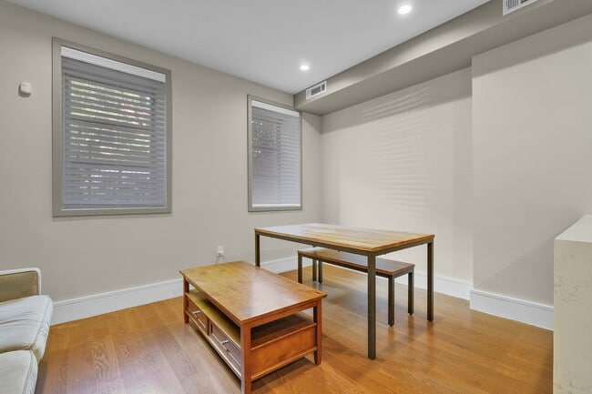 Building Photo - 312 Clifton Pl