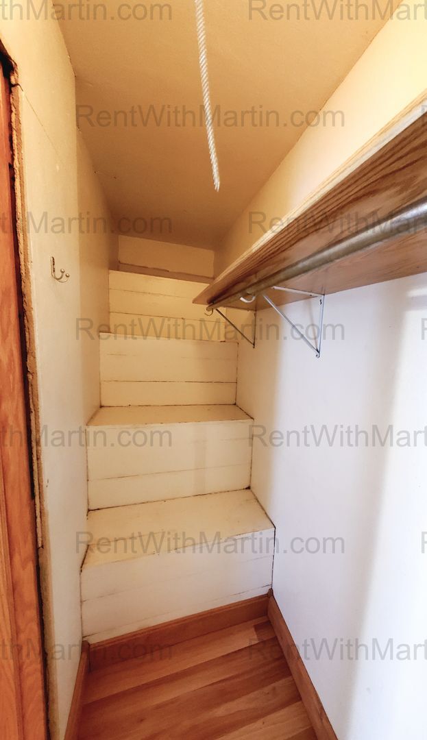 Building Photo - 1112-1114 Byron Ave