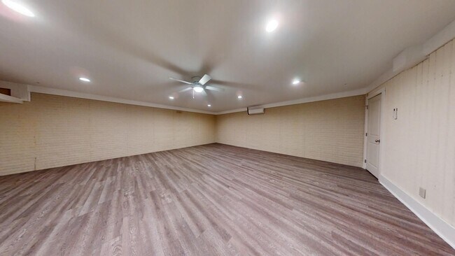 Building Photo - 986 Pembroke Pl