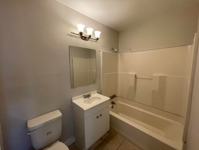 Building Photo - 908 14th St