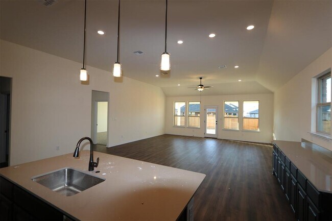 Building Photo - 3305 Amerigo Pl