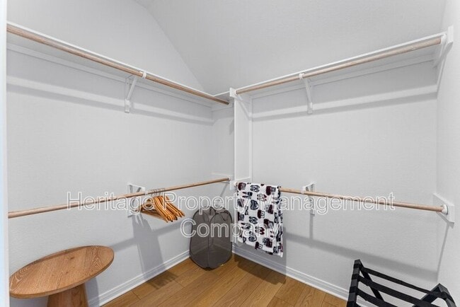 Building Photo - 2119 Hofstaat