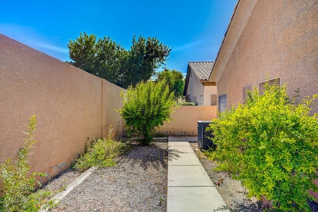 Building Photo - 121 Chatara Way