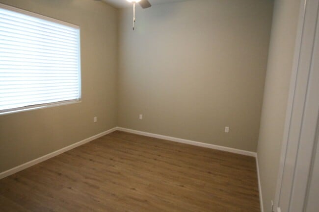 Building Photo - 6008 E Sussex Way