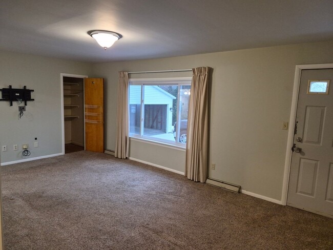 Building Photo - Charming 2-Bedroom Home with Bonus Room & Large Yard