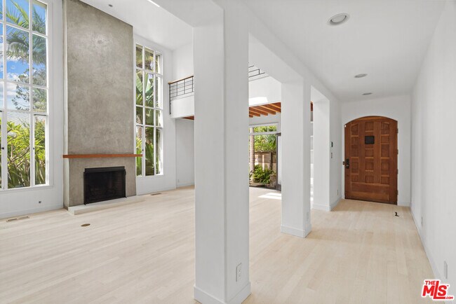 Building Photo - 524 Altair Pl