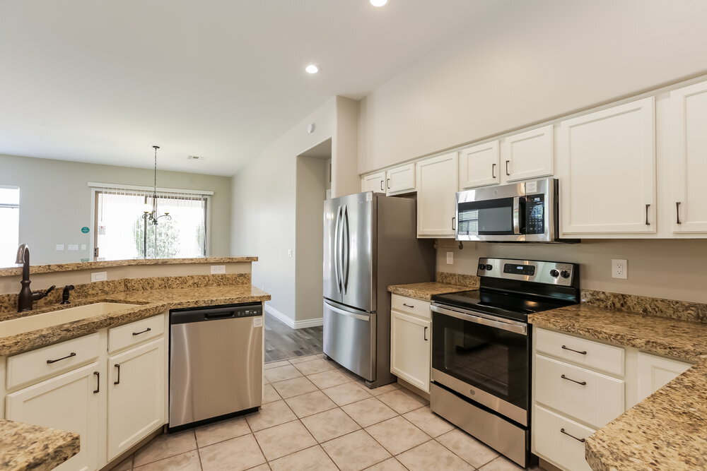 Building Photo - 2102 E Fawn Dr