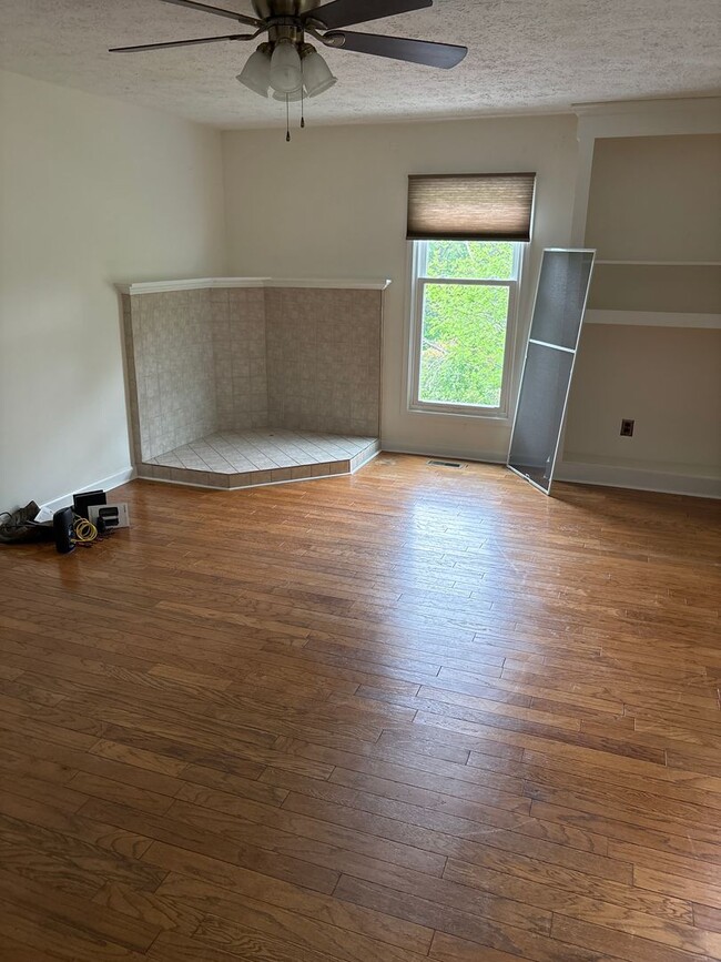 Building Photo - Charming North Asheville Cape Cod