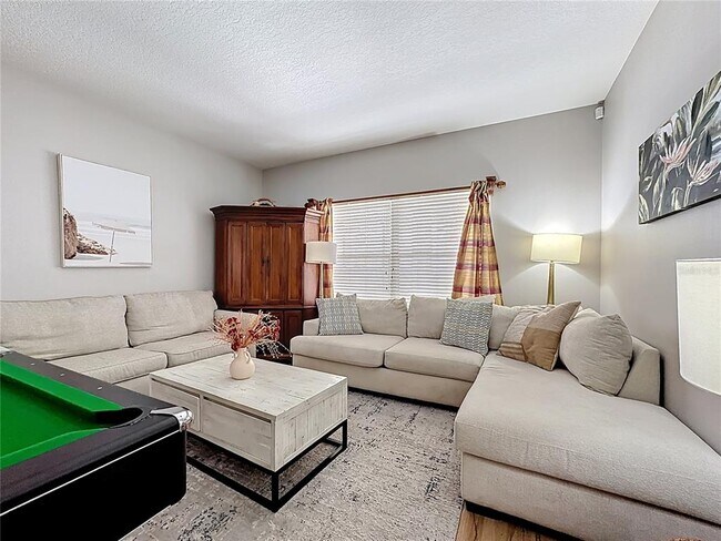 Building Photo - 526 Henley Cir