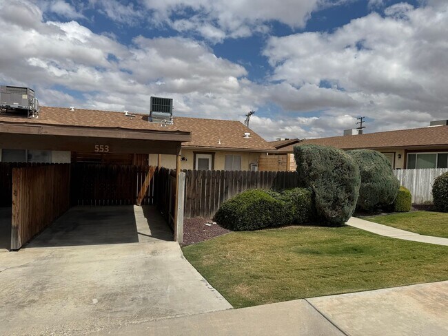 Building Photo - Beautifully updated condo!
