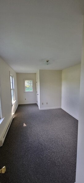 Building Photo - 993 Duck Pond Rd