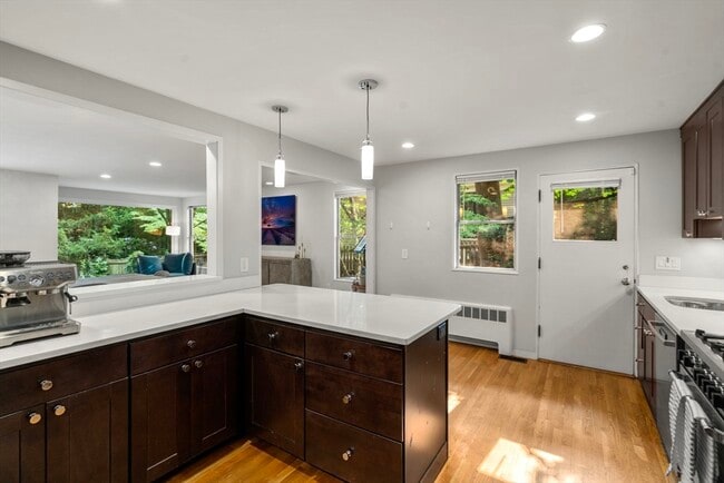 Building Photo - 20 Follen St