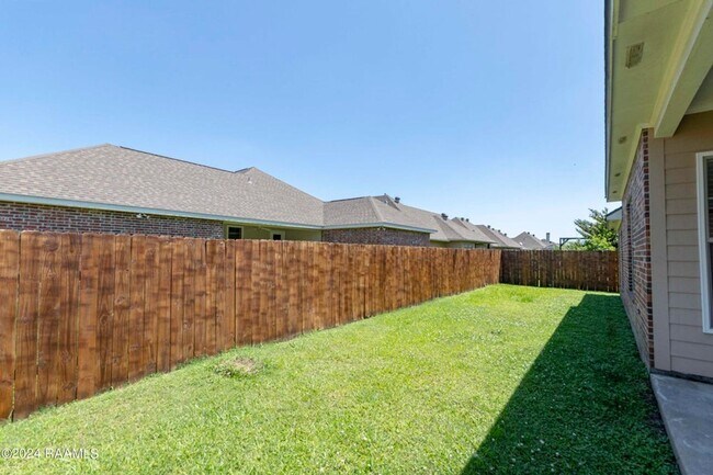 Building Photo - 3 bedroom, 2 bath home