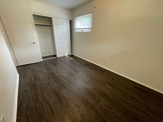 Building Photo - Spacious 3bed/1bath