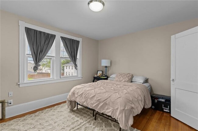 Building Photo - 44 Bedlow Ave