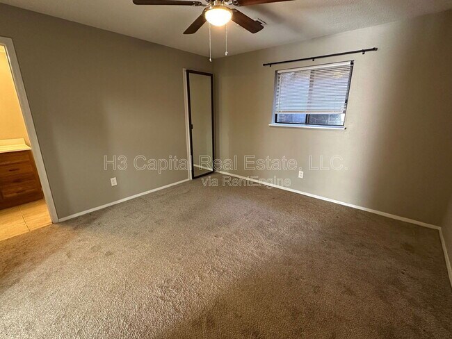 Building Photo - 102 Woodhenge Dr