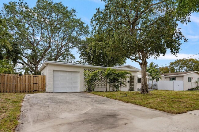 Building Photo - 5860 SW 13th St