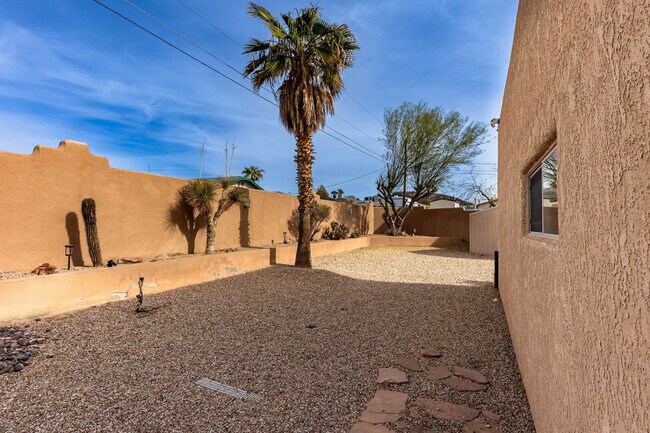 Building Photo - 3921 Aloha Ln