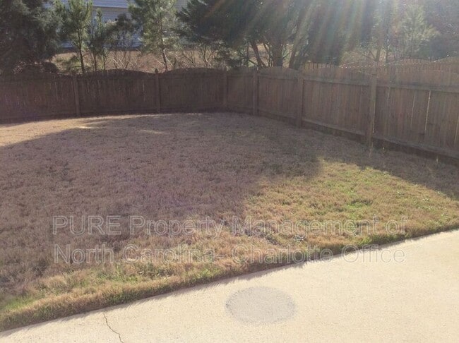 Building Photo - 7713 Noland Woods Dr