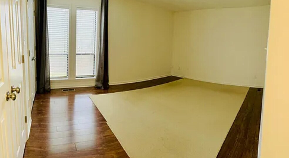 Building Photo - 119 Cedar Forest Trl