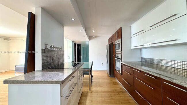 Building Photo - 947 Lenox Ave.
